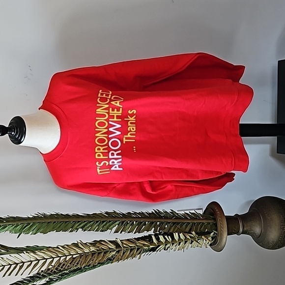 Gildan Red Long Sleeve Sweatshirt with "Arrowhead" Graphics NWOT - Picture 1 of 14